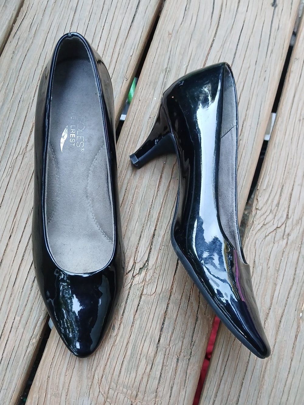 EUC! AEROSOLES Stardom Black Patent Almond-Toe Kitten Heels Faux Leather US SZ 8